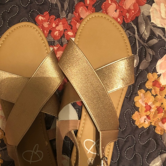 Sandals - Picture 2 of 3